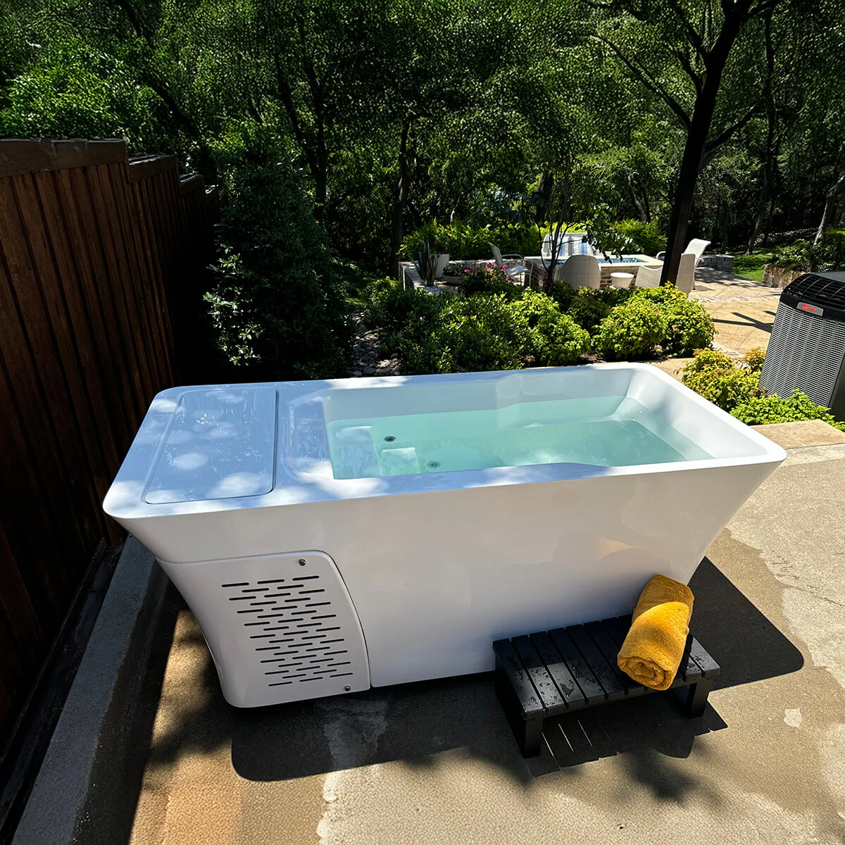 LifeTrend Alta 2-in-1 Hot and Cold Plunge with Built-In Chiller and Heating System